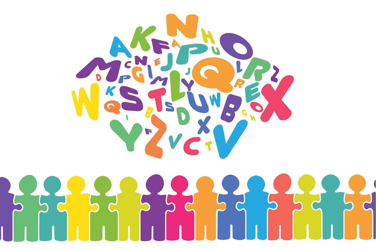 Alfabeto colorato sopra fila di figure stilizzate multicolori, tema inclusivo